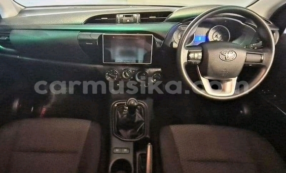 Buy Used Toyota Hilux Silver Car in Bulawayo in Bulawayo Buy Used Toyota Hilux Silver Car in Bulawayo in Bulawayo