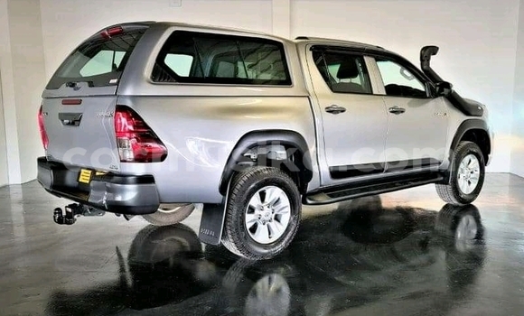Buy Used Toyota Hilux Silver Car in Bulawayo in Bulawayo Buy Used Toyota Hilux Silver Car in Bulawayo in Bulawayo