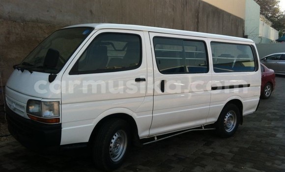 Buy Used Toyota Hiace White Car in Beitbridge in Matabeleland South