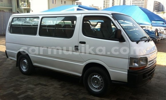 Buy Used Toyota Hiace White Car in Beitbridge in Matabeleland South Buy Used Toyota Hiace White Car in Beitbridge in Matabeleland South