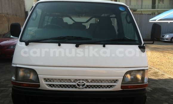 Buy Used Toyota Hiace White Car in Beitbridge in Matabeleland South Buy Used Toyota Hiace White Car in Beitbridge in Matabeleland South