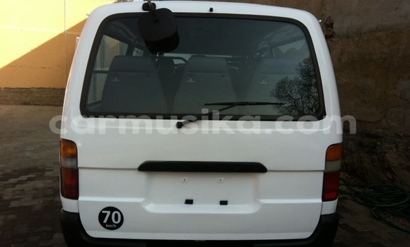 Buy Used Toyota Hiace White Car in Beitbridge in Matabeleland South Buy Used Toyota Hiace White Car in Beitbridge in Matabeleland South