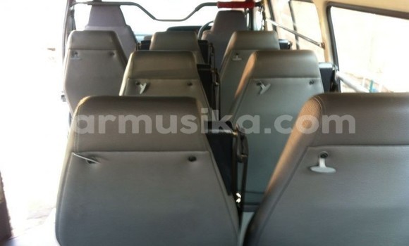 Buy Used Toyota Hiace White Car in Beitbridge in Matabeleland South Buy Used Toyota Hiace White Car in Beitbridge in Matabeleland South