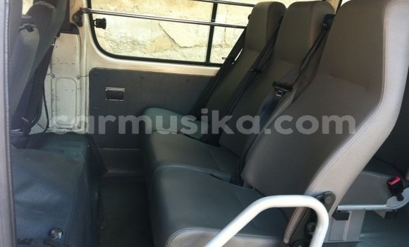 Buy Used Toyota Hiace White Car in Beitbridge in Matabeleland South Buy Used Toyota Hiace White Car in Beitbridge in Matabeleland South