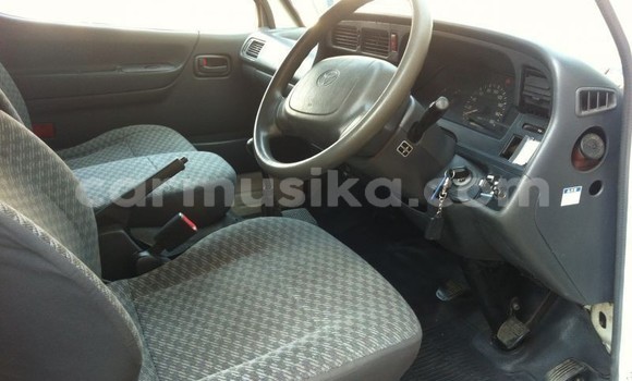 Buy Used Toyota Hiace White Car in Beitbridge in Matabeleland South Buy Used Toyota Hiace White Car in Beitbridge in Matabeleland South