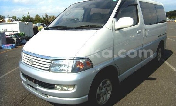 Buy Import Toyota Regius Other Car in Beitbridge in Matabeleland South Buy Import Toyota Regius Other Car in Beitbridge in Matabeleland South