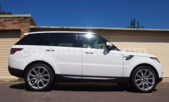 Buy Used Land Rover Range Rover White Car in Alexandra Park in Harare Buy Used Land Rover Range Rover White Car in Alexandra Park in Harare