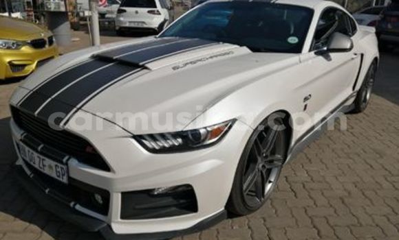Buy Used Ford Mustang White Car in Beitbridge in Matabeleland South