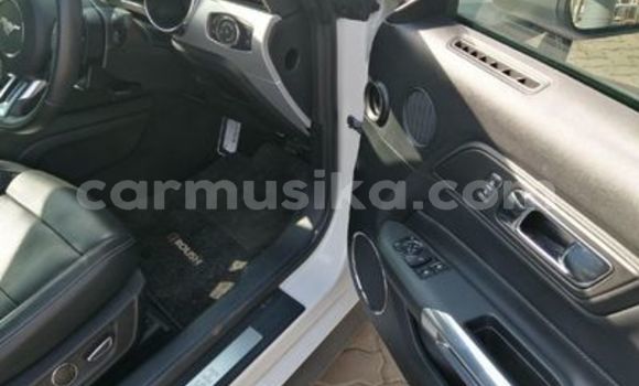Buy Used Ford Mustang White Car in Beitbridge in Matabeleland South Buy Used Ford Mustang White Car in Beitbridge in Matabeleland South