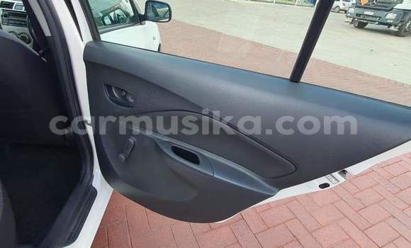 Acheter Occasion Voiture Toyota Yaris Blanc à Beitbridge, Matabeleland South Acheter Occasion Voiture Toyota Yaris Blanc à Beitbridge, Matabeleland South