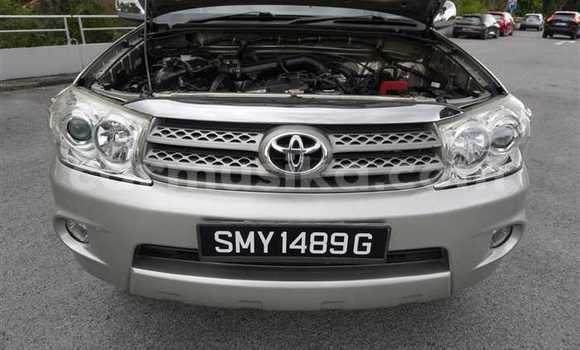 Acheter Occasion Voiture Toyota Fortuner Gris à Beitbridge, Matabeleland South Acheter Occasion Voiture Toyota Fortuner Gris à Beitbridge, Matabeleland South