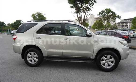 Acheter Occasion Voiture Toyota Fortuner Gris à Beitbridge, Matabeleland South Acheter Occasion Voiture Toyota Fortuner Gris à Beitbridge, Matabeleland South