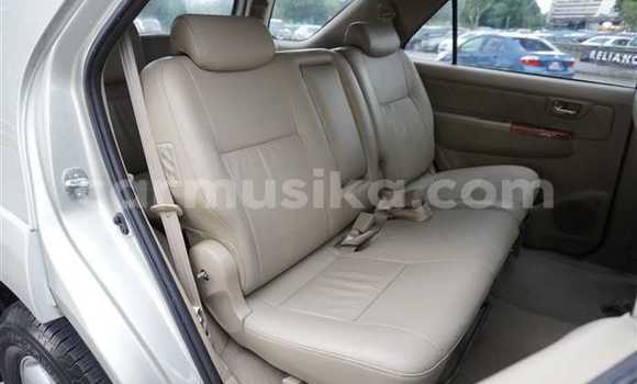 Acheter Occasion Voiture Toyota Fortuner Gris à Beitbridge, Matabeleland South Acheter Occasion Voiture Toyota Fortuner Gris à Beitbridge, Matabeleland South