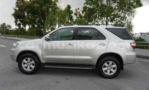 Acheter Occasion Voiture Toyota Fortuner Gris à Beitbridge, Matabeleland South Acheter Occasion Voiture Toyota Fortuner Gris à Beitbridge, Matabeleland South