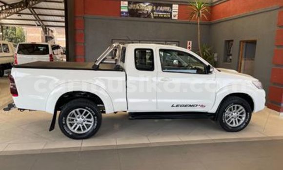 Buy Used Toyota Hilux White Car in Beitbridge in Matabeleland South