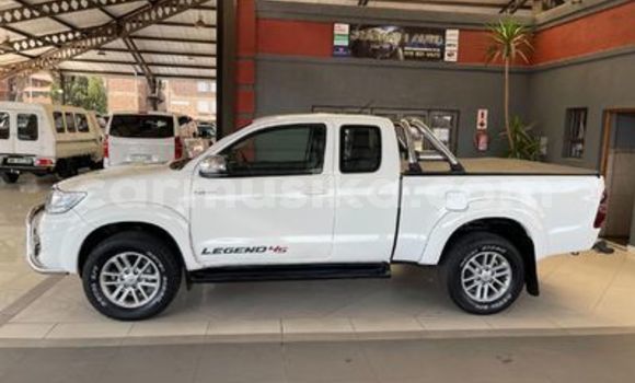 Tenga Tsaru Toyota Hilux Chena Mota in Beitbridge in Matabeleland South Tenga Tsaru Toyota Hilux Chena Mota in Beitbridge in Matabeleland South