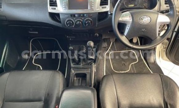 Tenga Tsaru Toyota Hilux Chena Mota in Beitbridge in Matabeleland South Tenga Tsaru Toyota Hilux Chena Mota in Beitbridge in Matabeleland South