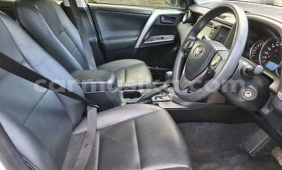 Acheter Occasion Voiture Toyota RAV4 Blanc à Beitbridge, Matabeleland South Acheter Occasion Voiture Toyota RAV4 Blanc à Beitbridge, Matabeleland South