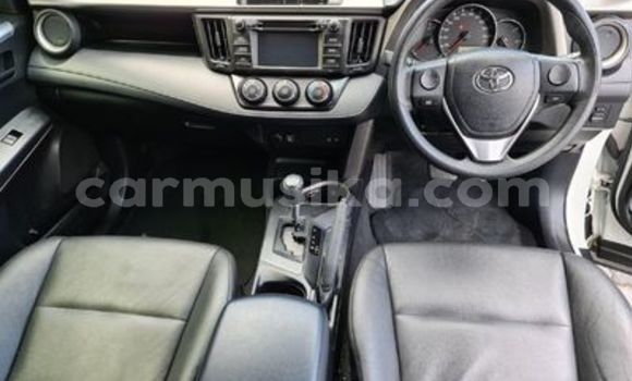 Acheter Occasion Voiture Toyota RAV4 Blanc à Beitbridge, Matabeleland South Acheter Occasion Voiture Toyota RAV4 Blanc à Beitbridge, Matabeleland South