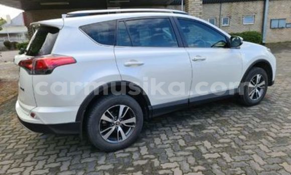 Acheter Occasion Voiture Toyota RAV4 Blanc à Beitbridge, Matabeleland South Acheter Occasion Voiture Toyota RAV4 Blanc à Beitbridge, Matabeleland South