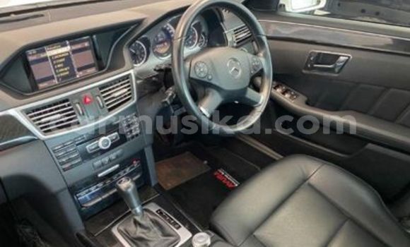 Acheter Occasion Voiture Mercedes-Benz E-Classe Blanc à Beitbridge, Matabeleland South Acheter Occasion Voiture Mercedes-Benz E-Classe Blanc à Beitbridge, Matabeleland South