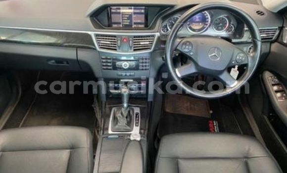 Acheter Occasion Voiture Mercedes-Benz E-Classe Blanc à Beitbridge, Matabeleland South Acheter Occasion Voiture Mercedes-Benz E-Classe Blanc à Beitbridge, Matabeleland South