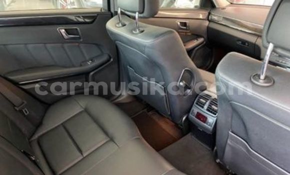 Acheter Occasion Voiture Mercedes-Benz E-Classe Blanc à Beitbridge, Matabeleland South Acheter Occasion Voiture Mercedes-Benz E-Classe Blanc à Beitbridge, Matabeleland South