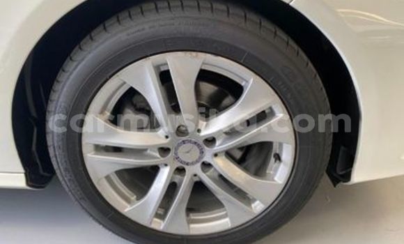 Acheter Occasion Voiture Mercedes-Benz E-Classe Blanc à Beitbridge, Matabeleland South Acheter Occasion Voiture Mercedes-Benz E-Classe Blanc à Beitbridge, Matabeleland South