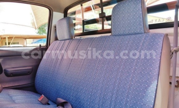 Buy Used Toyota Hilux White Car in Beitbridge in Matabeleland South Buy Used Toyota Hilux White Car in Beitbridge in Matabeleland South