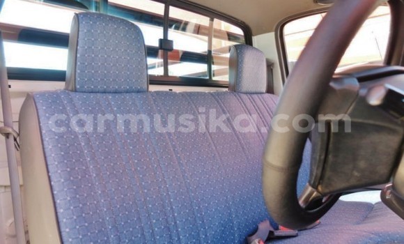 Buy Used Toyota Hilux White Car in Beitbridge in Matabeleland South Buy Used Toyota Hilux White Car in Beitbridge in Matabeleland South