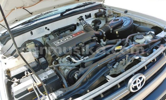 Buy Used Toyota Hilux White Car in Beitbridge in Matabeleland South Buy Used Toyota Hilux White Car in Beitbridge in Matabeleland South