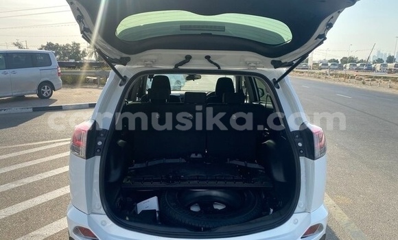 Tenga Tsaru Toyota RAV4 Chena Mota in Beitbridge in Matabeleland South Tenga Tsaru Toyota RAV4 Chena Mota in Beitbridge in Matabeleland South