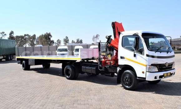 Nunua Ilio tumika Toyota Dyna Nyeupe Gari ndani ya Beitbridge nchini Matabeleland Kusini