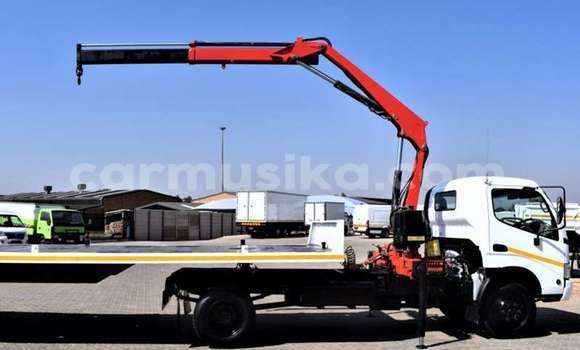 Tenga Tsaru Toyota Dyna Chena Mota in Beitbridge in Matabeleland South Tenga Tsaru Toyota Dyna Chena Mota in Beitbridge in Matabeleland South