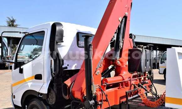 Tenga Tsaru Toyota Dyna Chena Mota in Beitbridge in Matabeleland South Tenga Tsaru Toyota Dyna Chena Mota in Beitbridge in Matabeleland South