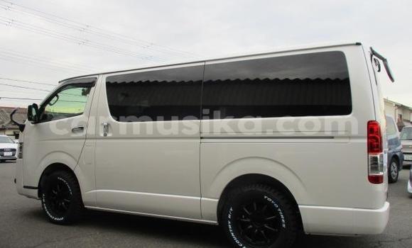 Tenga Tsaru Toyota Hiace Chena Mota in Beitbridge in Matabeleland South Tenga Tsaru Toyota Hiace Chena Mota in Beitbridge in Matabeleland South