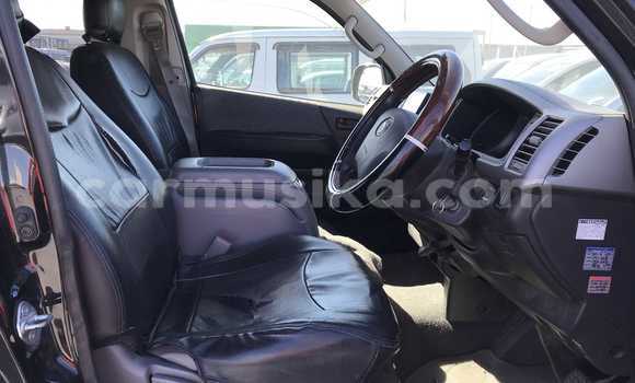 Buy Used Toyota Hiace White Car in Beitbridge in Matabeleland South Buy Used Toyota Hiace White Car in Beitbridge in Matabeleland South