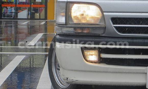 Buy Used Toyota Hiace White Car in Beitbridge in Matabeleland South Buy Used Toyota Hiace White Car in Beitbridge in Matabeleland South