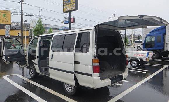Buy Used Toyota Hiace White Car in Beitbridge in Matabeleland South Buy Used Toyota Hiace White Car in Beitbridge in Matabeleland South