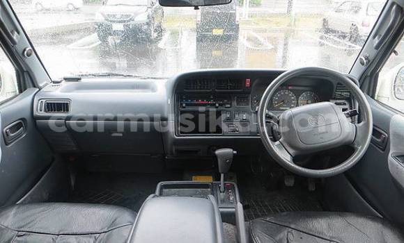 Buy Used Toyota Hiace White Car in Beitbridge in Matabeleland South Buy Used Toyota Hiace White Car in Beitbridge in Matabeleland South