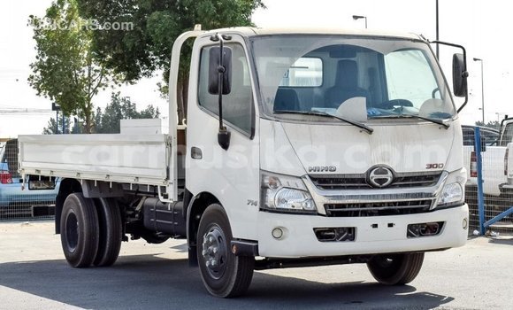 Nunua Imported Hino 300 Nyeupe Lori ndani ya Import - Dubai nchini Harare
