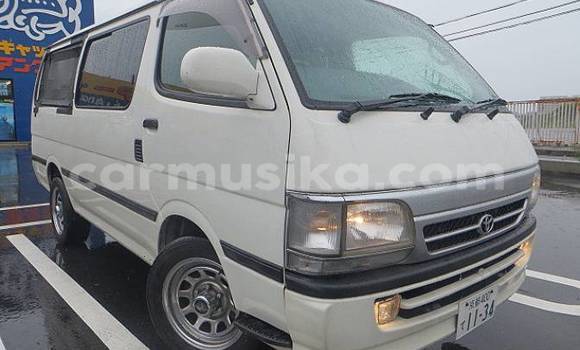 Buy Used Toyota Hiace White Car in Beitbridge in Matabeleland South Buy Used Toyota Hiace White Car in Beitbridge in Matabeleland South