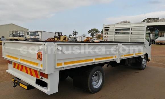 Acheter Occasion Utilitaire Hino 300 Series Blanc à Harare, Harare Acheter Occasion Utilitaire Hino 300 Series Blanc à Harare, Harare