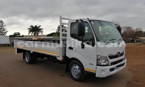 Acheter Occasion Utilitaire Hino 300 Series Blanc à Harare, Harare Acheter Occasion Utilitaire Hino 300 Series Blanc à Harare, Harare