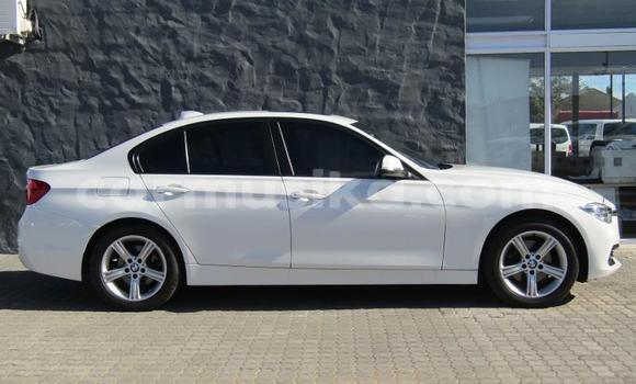 Acheter Occasion Voiture BMW 3–Series Blanc à Beitbridge, Matabeleland South Acheter Occasion Voiture BMW 3–Series Blanc à Beitbridge, Matabeleland South