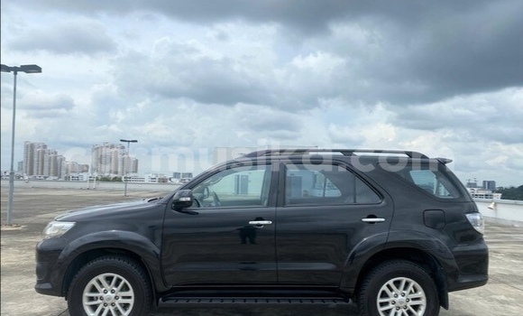 Acheter Occasion Voiture Toyota Fortuner Noir à Beitbridge, Matabeleland South Acheter Occasion Voiture Toyota Fortuner Noir à Beitbridge, Matabeleland South