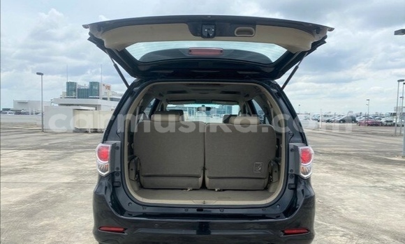 Acheter Occasion Voiture Toyota Fortuner Noir à Beitbridge, Matabeleland South Acheter Occasion Voiture Toyota Fortuner Noir à Beitbridge, Matabeleland South