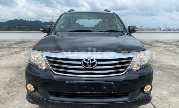 Acheter Occasion Voiture Toyota Fortuner Noir à Beitbridge, Matabeleland South Acheter Occasion Voiture Toyota Fortuner Noir à Beitbridge, Matabeleland South