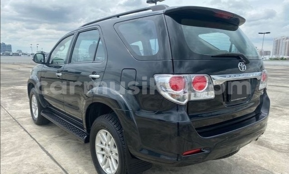 Acheter Occasion Voiture Toyota Fortuner Noir à Beitbridge, Matabeleland South Acheter Occasion Voiture Toyota Fortuner Noir à Beitbridge, Matabeleland South