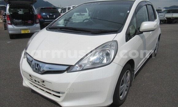 Nunua Ilio tumika Honda Fit Nyeupe Gari ndani ya Beitbridge nchini Matabeleland Kusini